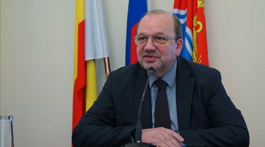 глава администрации района Виктор Гуснай