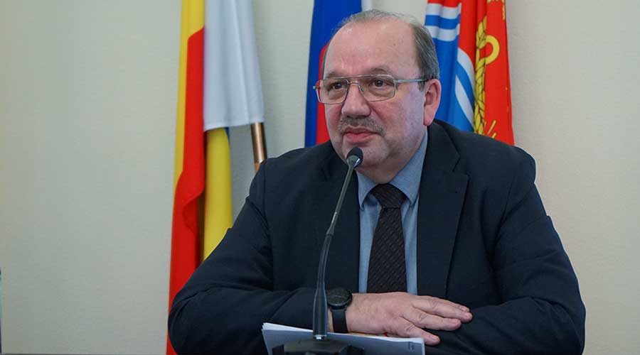 Глава администрации Усть-Донецкого района Виктор Гуснай