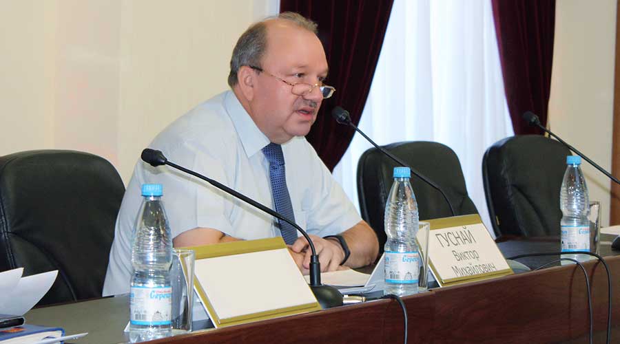 Глава администрации Усть-Донецкого района Виктор Гуснай